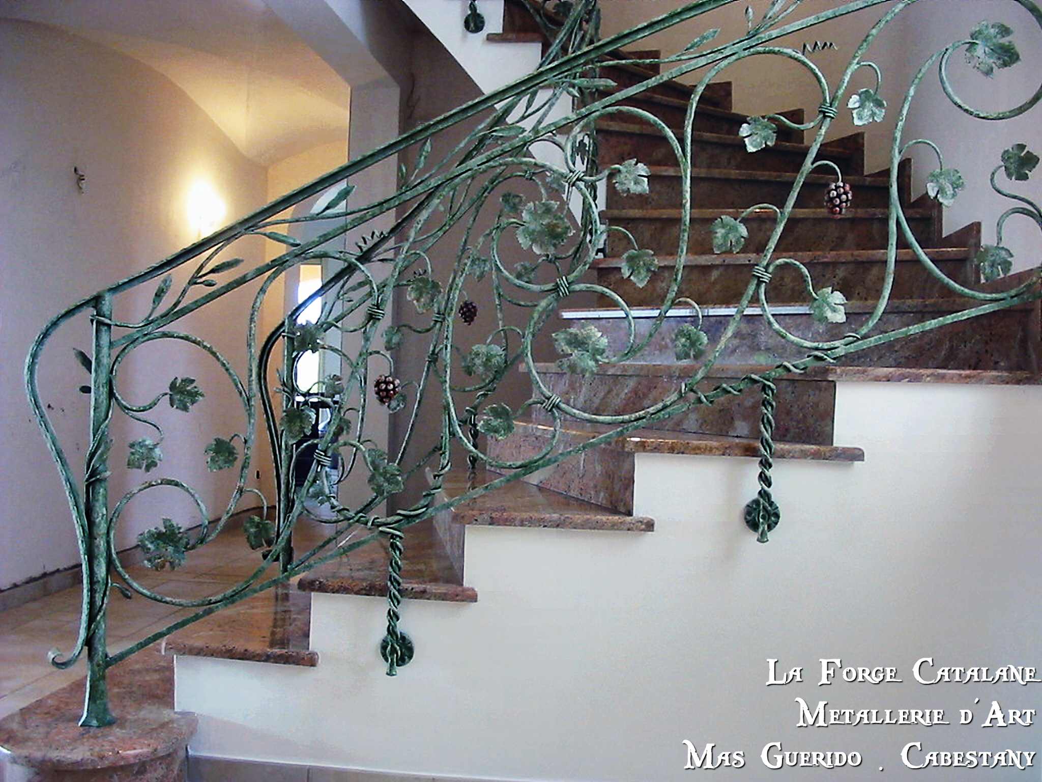 Rampant debillarde ouvrage travail forge vegetal vigne forge catalane 6.jpg